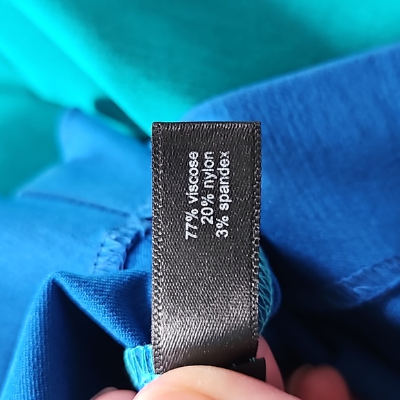 Stretchy, bright, pencil skirt. Great smooth, curve huggin fabric. - Picture 7 of 7